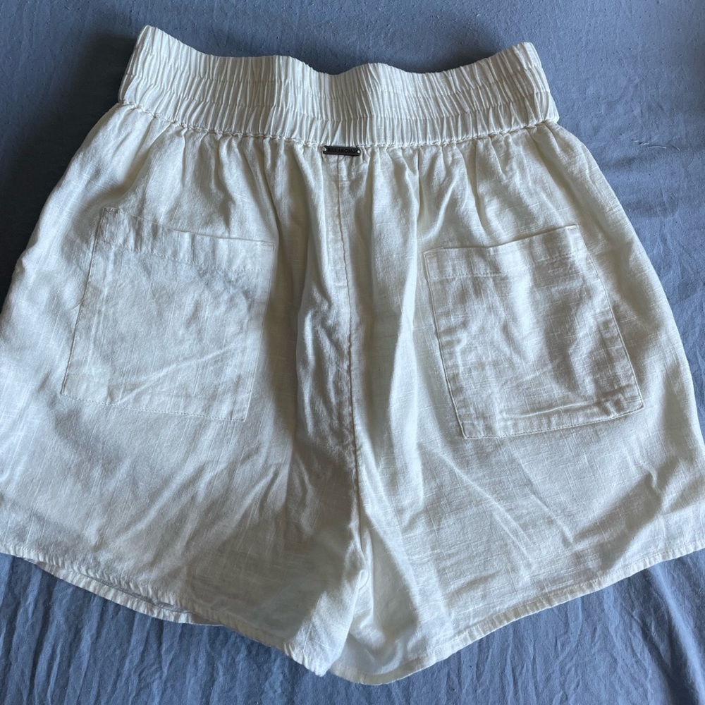 Billabong flowy beach shorts